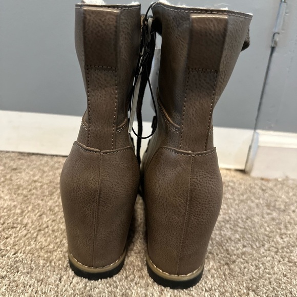 Universal Thread - Taupe Lace-Up Wedge Boots (Size 7.5) - Picture 5 of 8